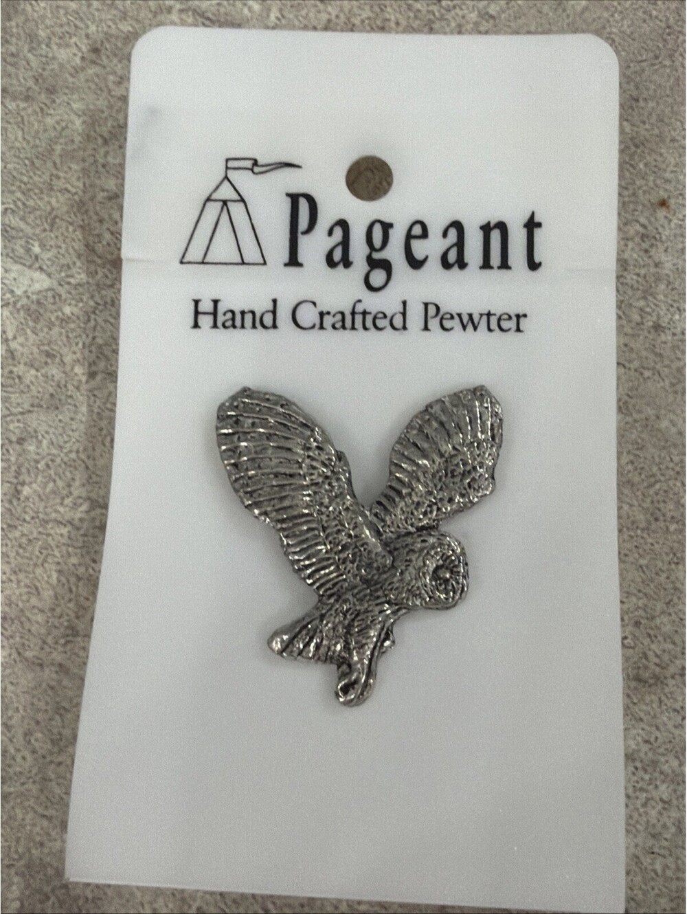 Barn Owl in Flight Pewter Pin Brooch British Hand Crafted Falconry Bird Hawk New - Picture 1 of 4
